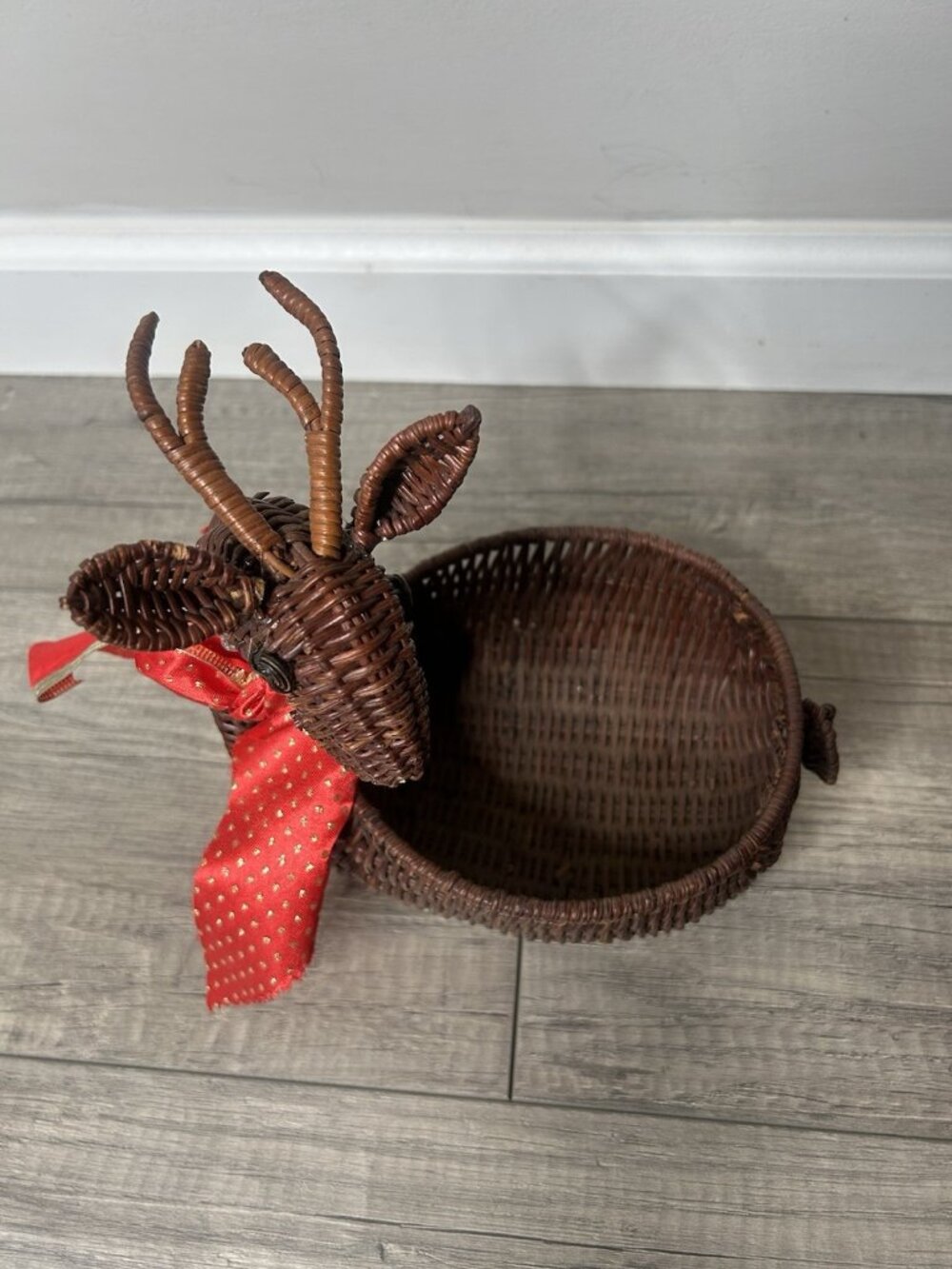 Set of 2 Wicker Reindeer Christmas Baskets Rustic Holiday Decor Brown Vintage - Picture 4 of 16